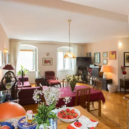 Apartment King Tom Street