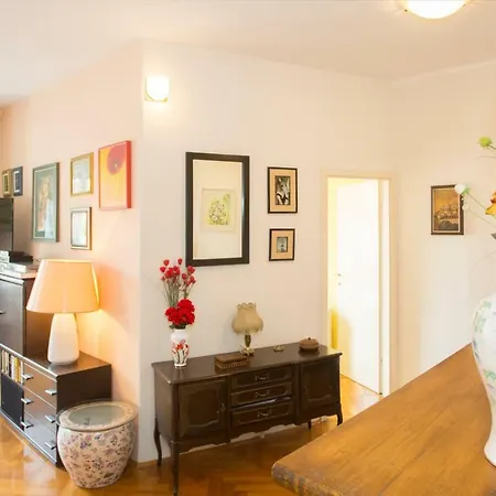 King Tom Street * Split